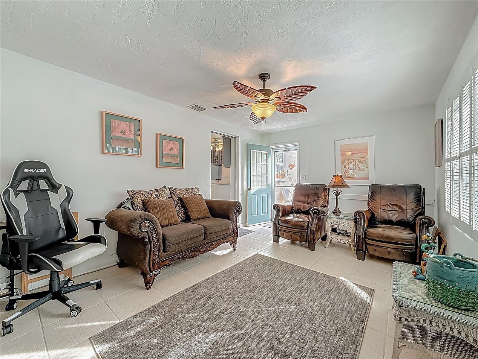 PASADENA SHORES - Residential