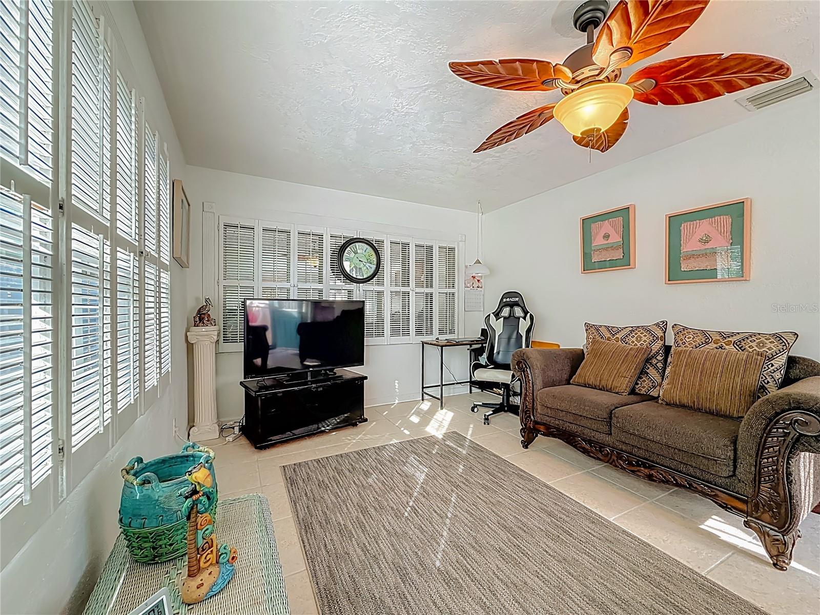 PASADENA SHORES - Residential