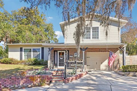 Photo of 1023 S Morningside Drive, Eustis, FL 32726 (MLS # G5107743)