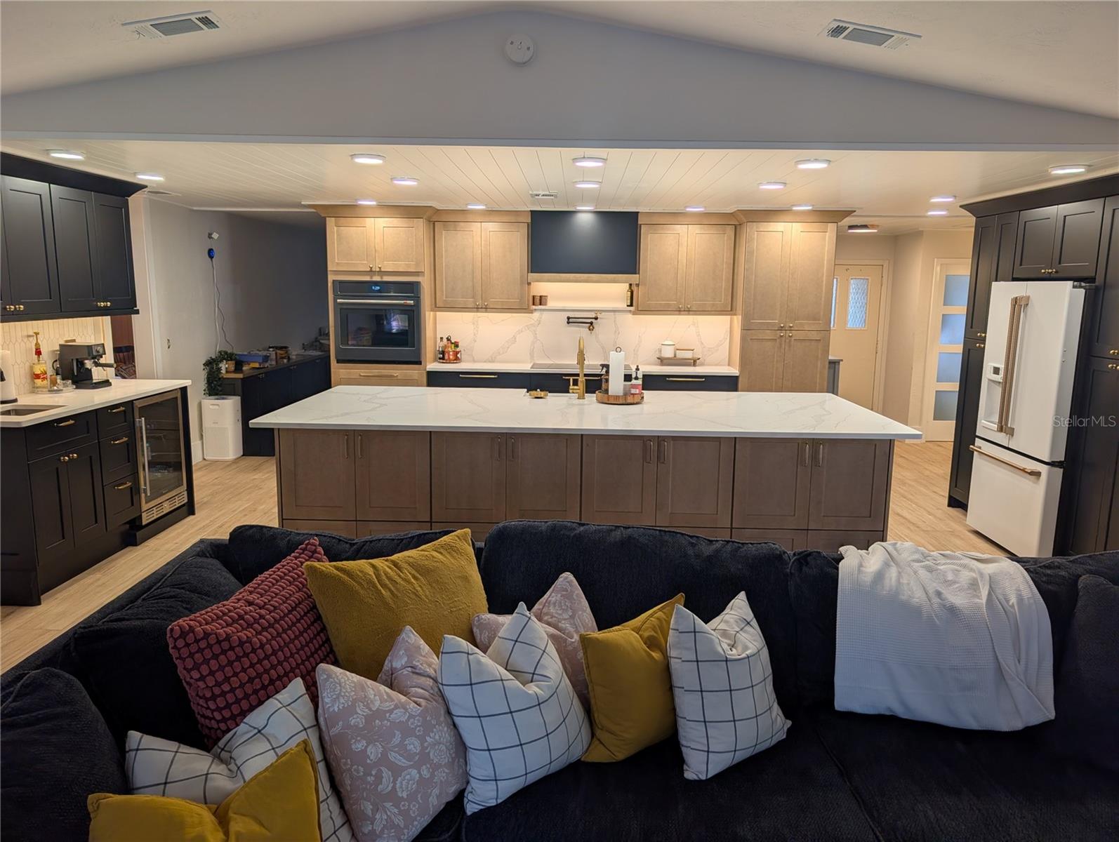 6906 COLLINGSWOOD COURT