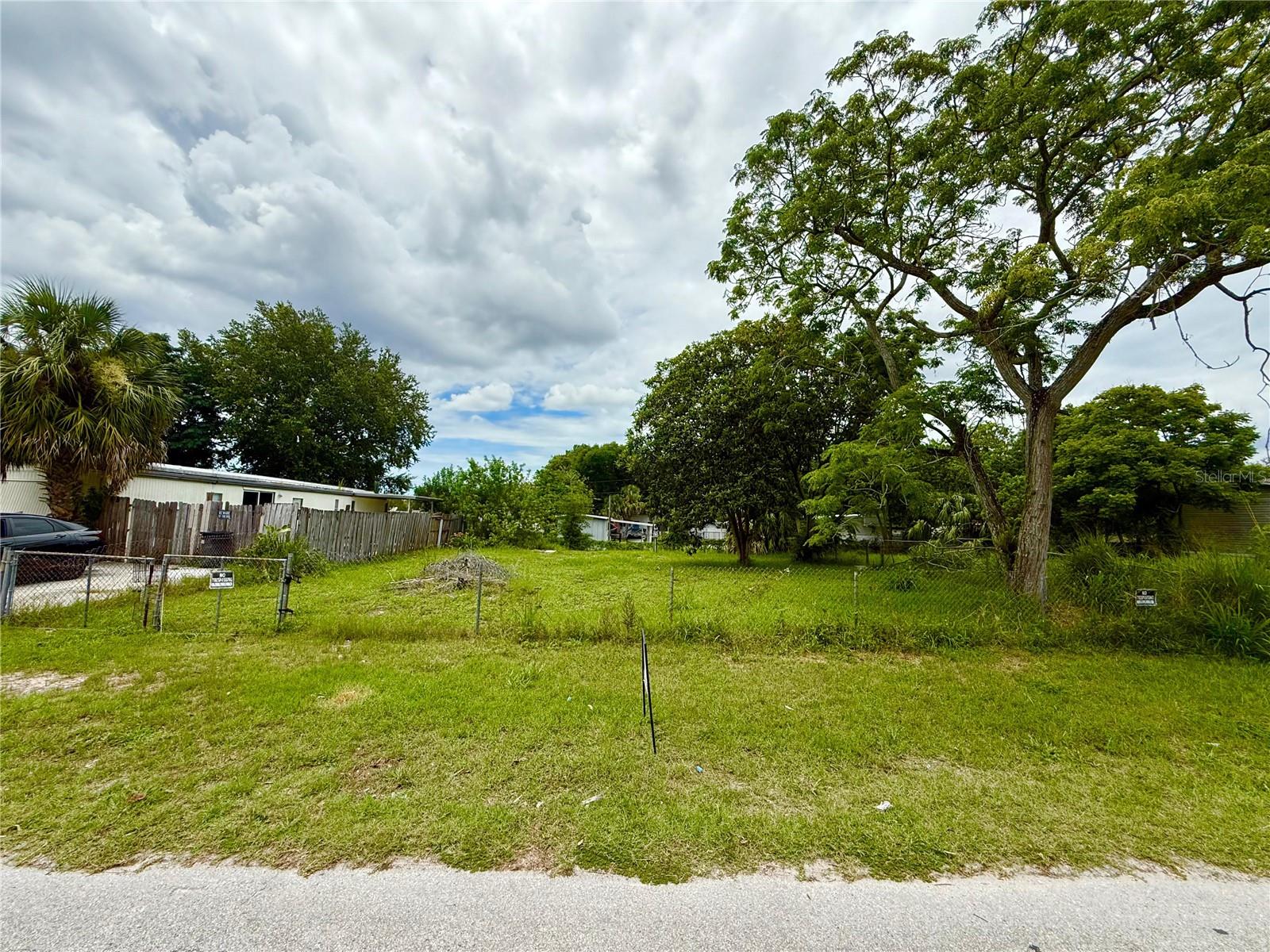 CONGRESS PARK - Land