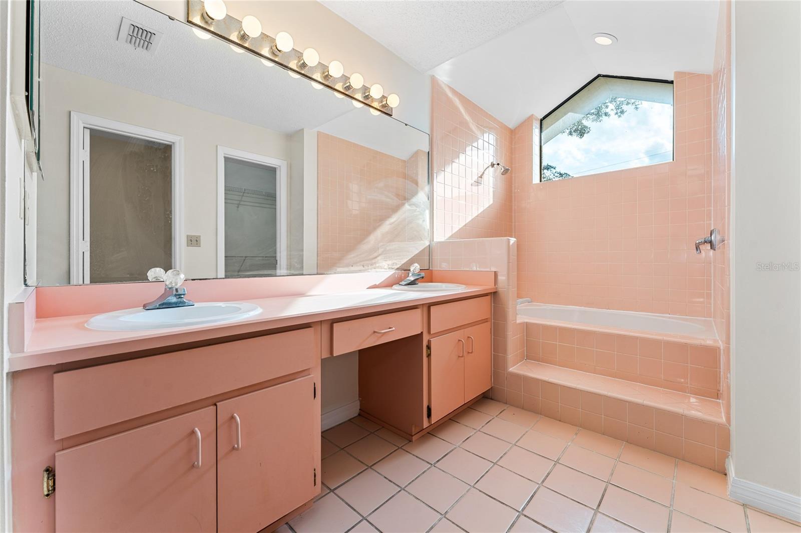 OAK FOREST UNIT 8 - Residential