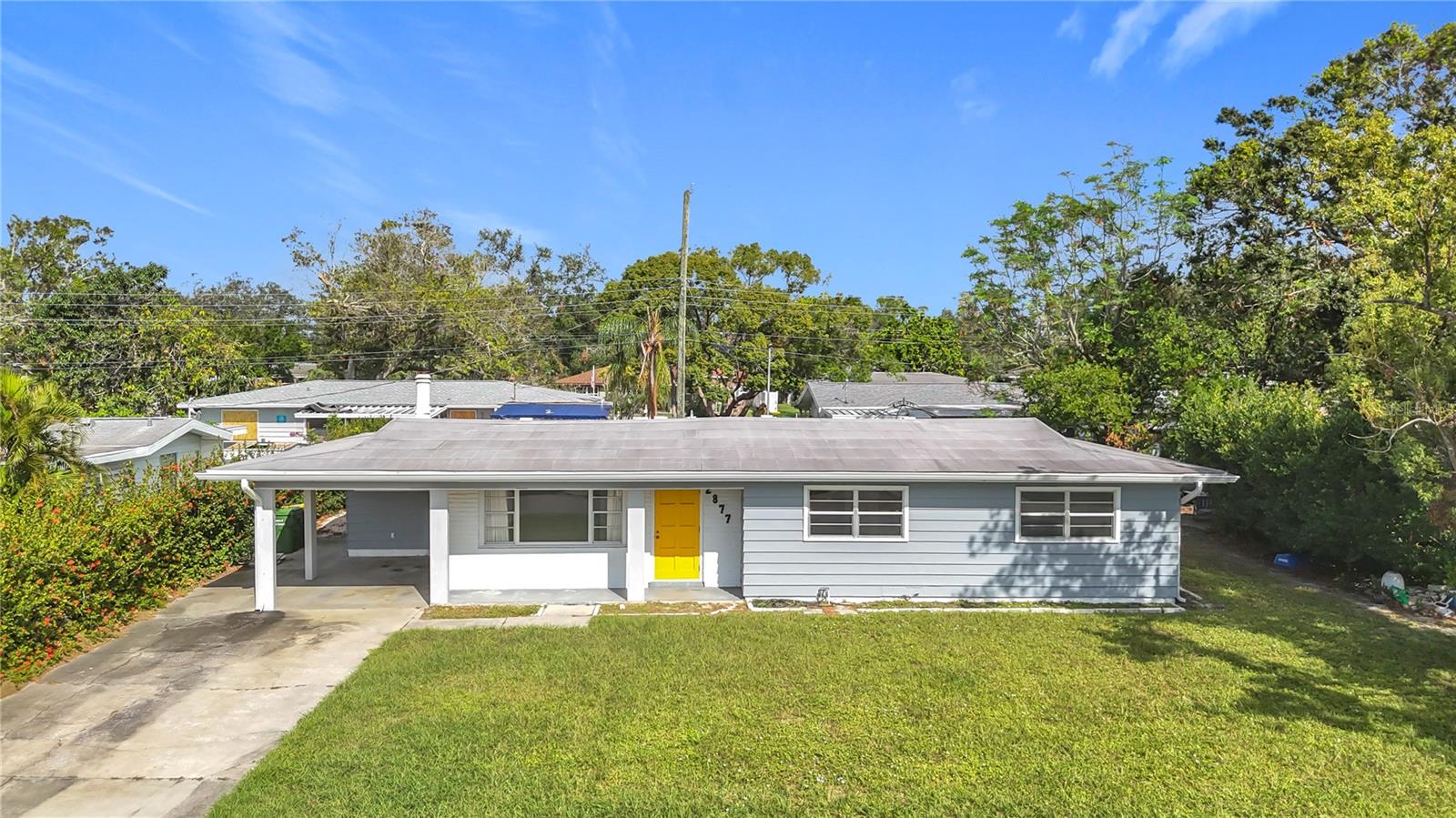 Unlock the potential of this Sarasota gem! Located close to downtown Sarasota, this home offers a fantastic canvas to bring your vision to life. With 3 bedrooms and 2bathrooms, the property provides ample space for your finishing touches.
Conveniently located close to the Sarasota Legacy Trail for biking and walking enthusiasts and just minutes from vibrant downtown Sarasota, this home is perfectly positioned to enjoy everything the area has to offer, from world-class beaches to shopping and dining.