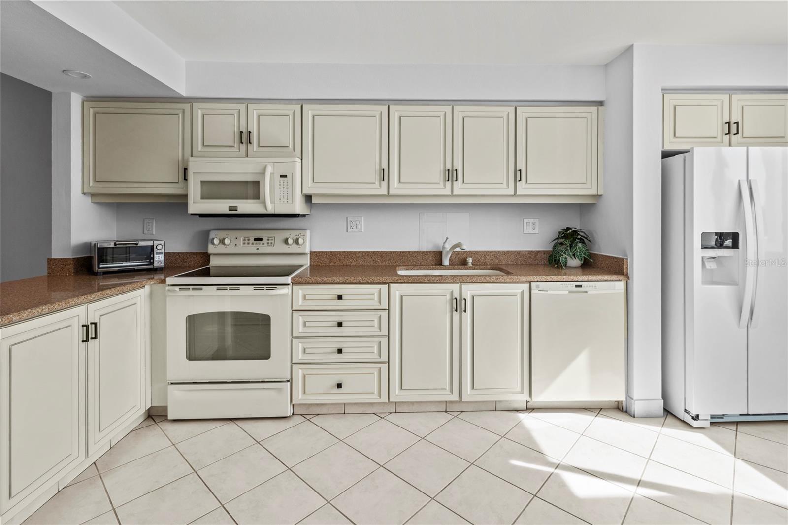 BAYPORT BCH & TEN PH D - Residential Lease