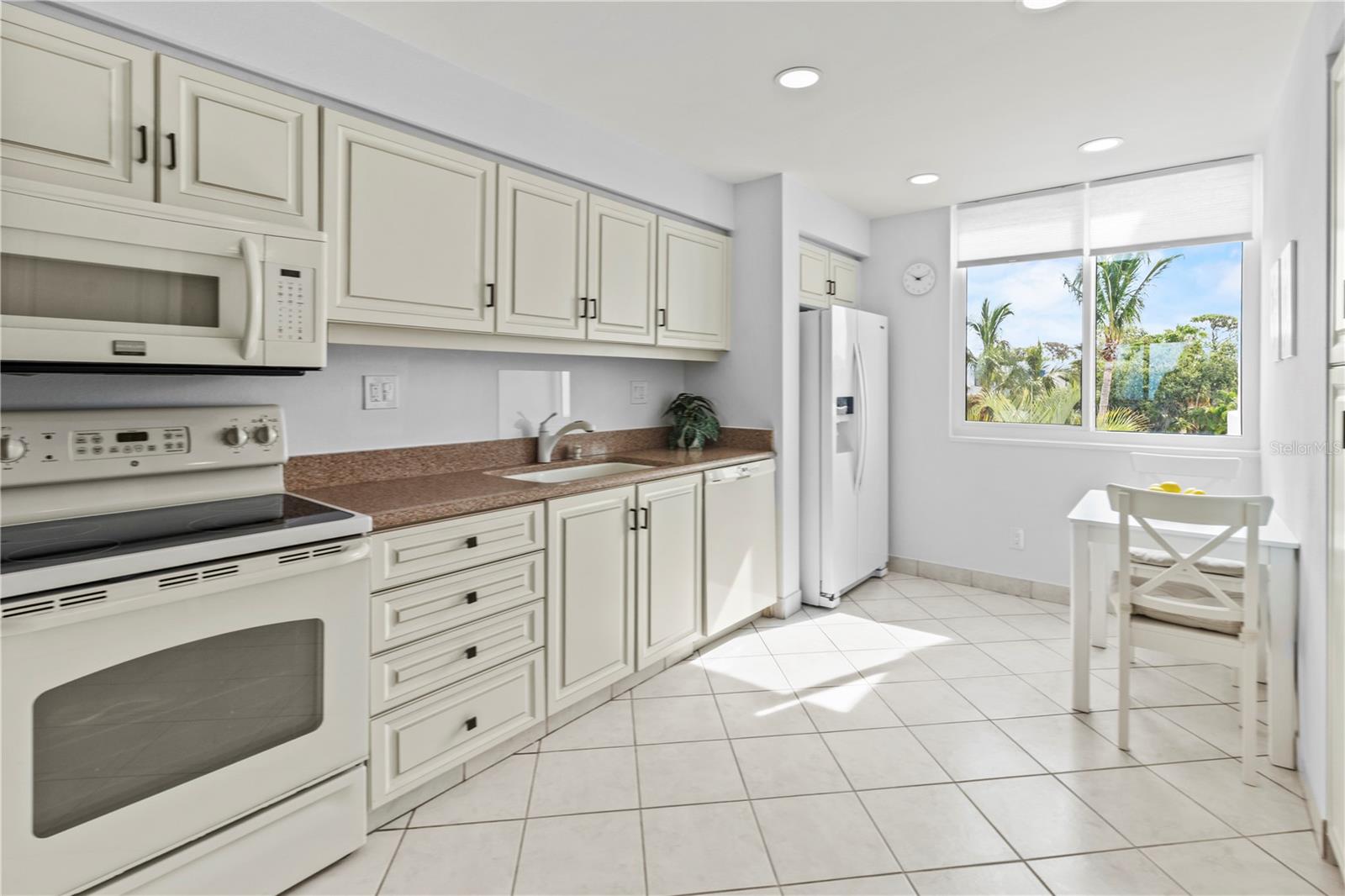 BAYPORT BCH & TEN PH D - Residential Lease
