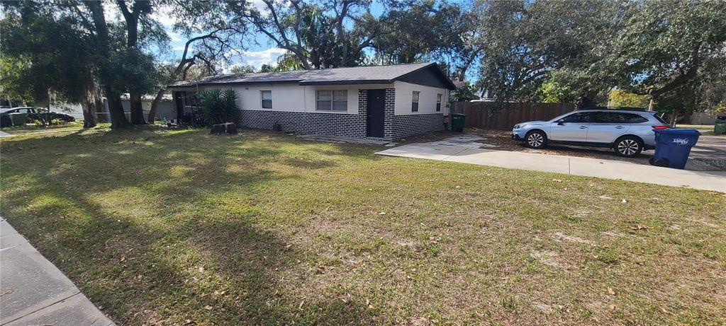 Photo of 1109 E Seneca Avenue, Tampa, FL 33612 (MLS # TB8465546)