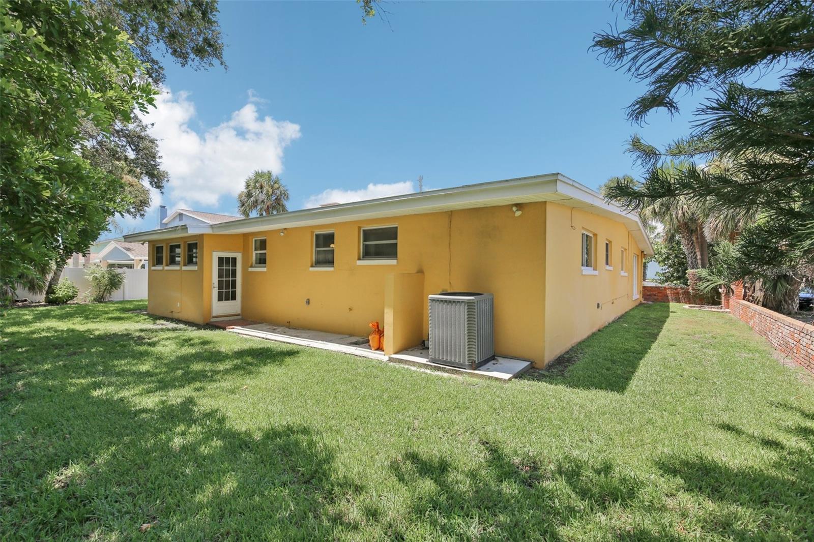 BELLEAIR BEACH YACHT CLUB ESTATES - Residential