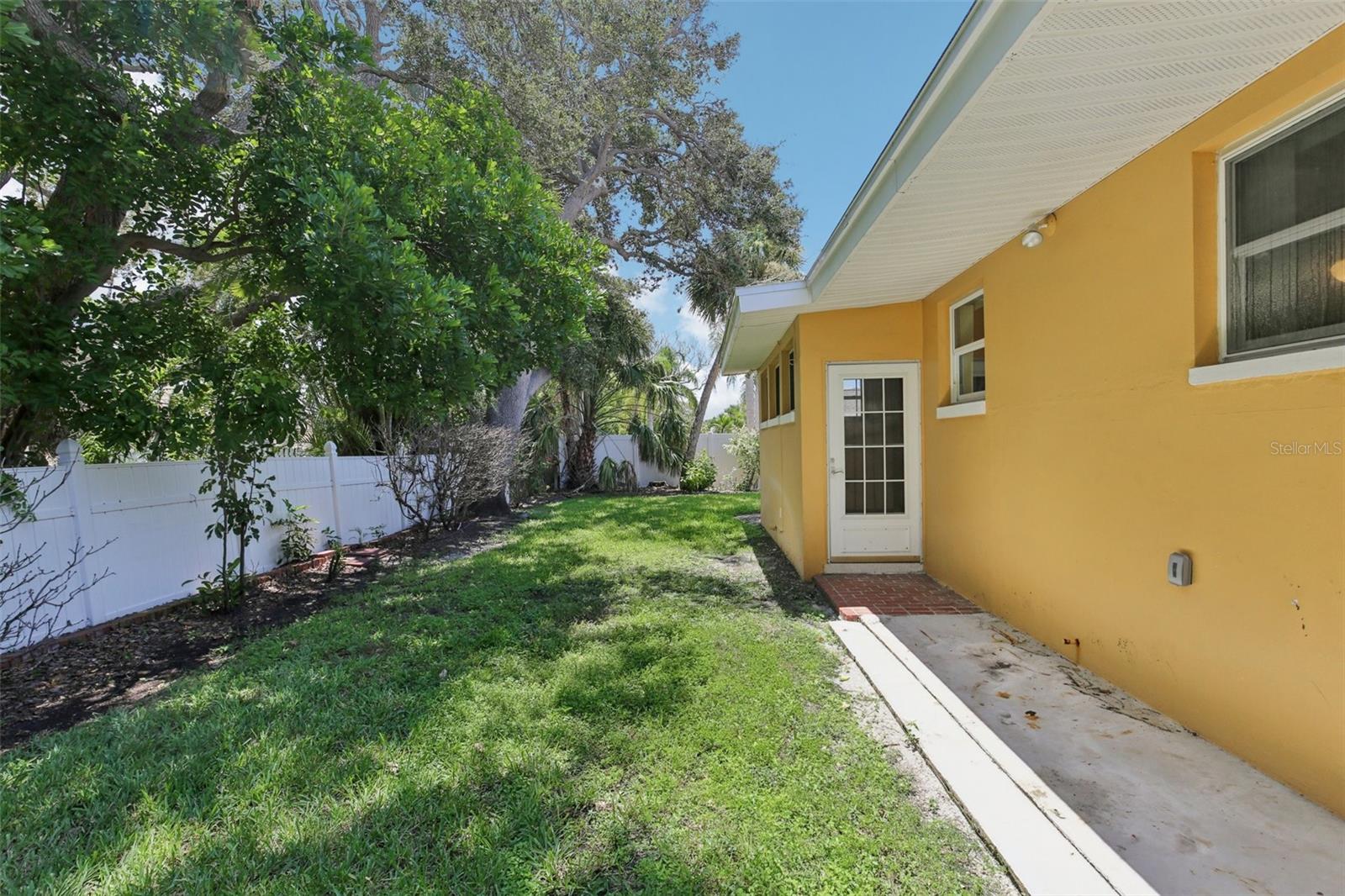 BELLEAIR BEACH YACHT CLUB ESTATES - Residential