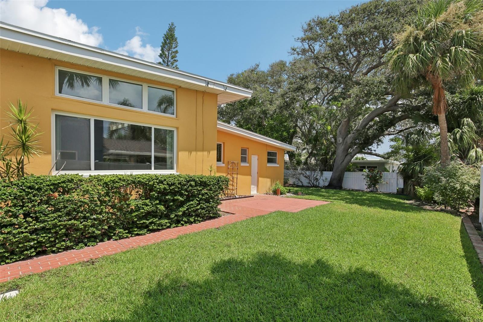 BELLEAIR BEACH YACHT CLUB ESTATES - Residential