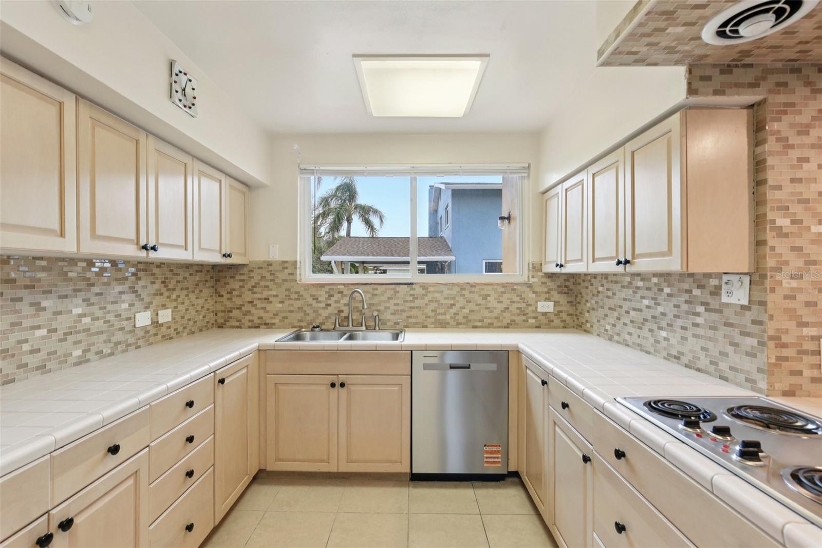 BELLEAIR BEACH YACHT CLUB ESTATES - Residential