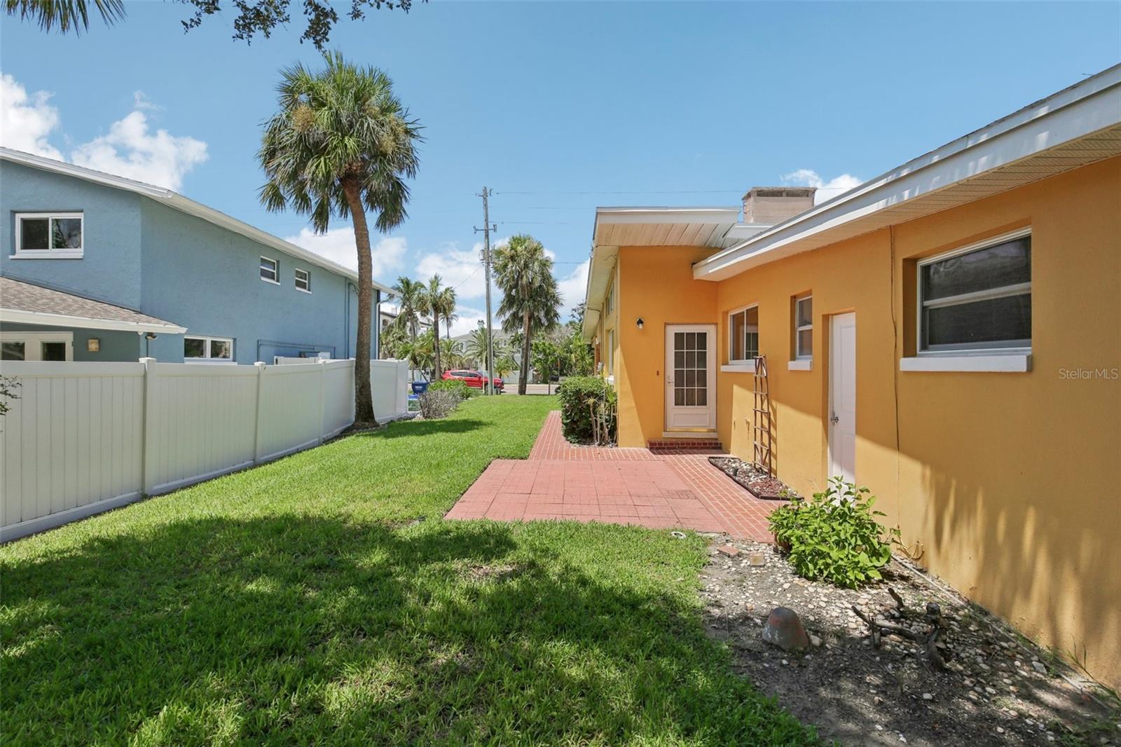 BELLEAIR BEACH YACHT CLUB ESTATES - Residential