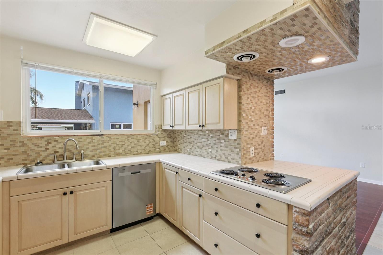 BELLEAIR BEACH YACHT CLUB ESTATES - Residential