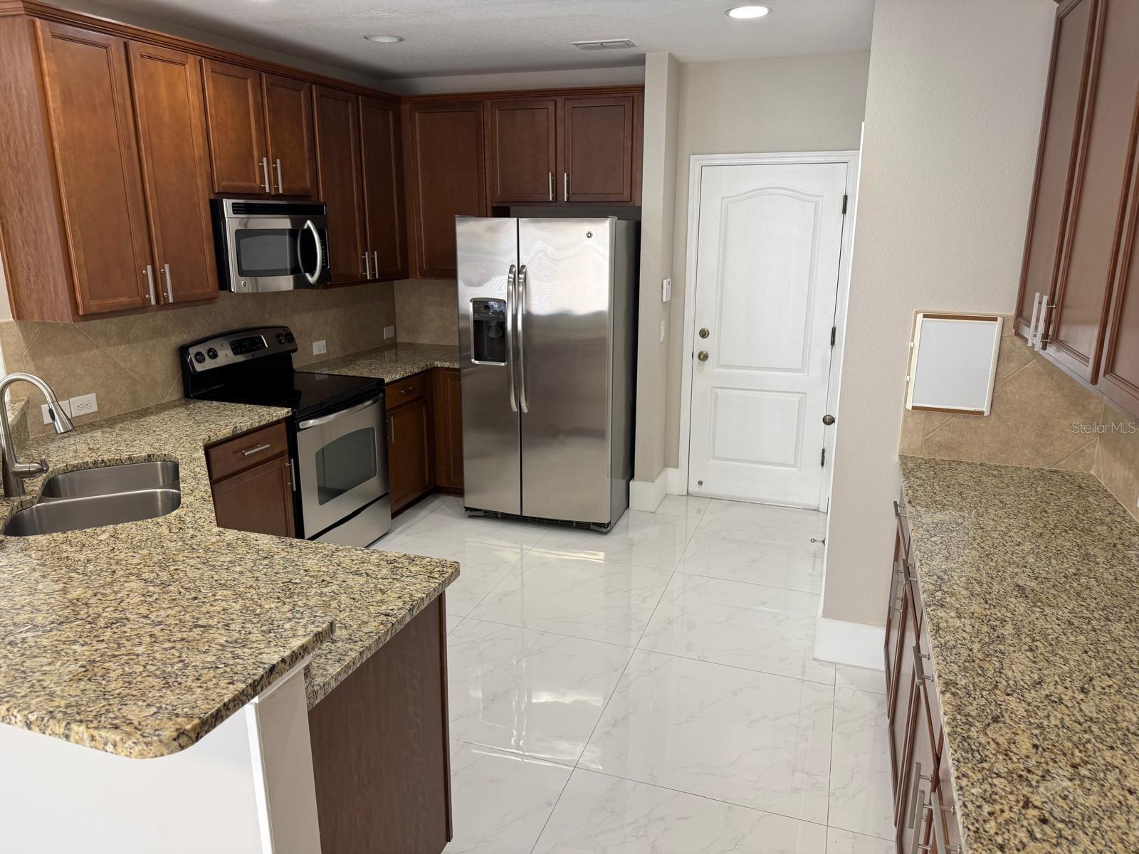 VILLAGES/WESMERE N - Residential Lease