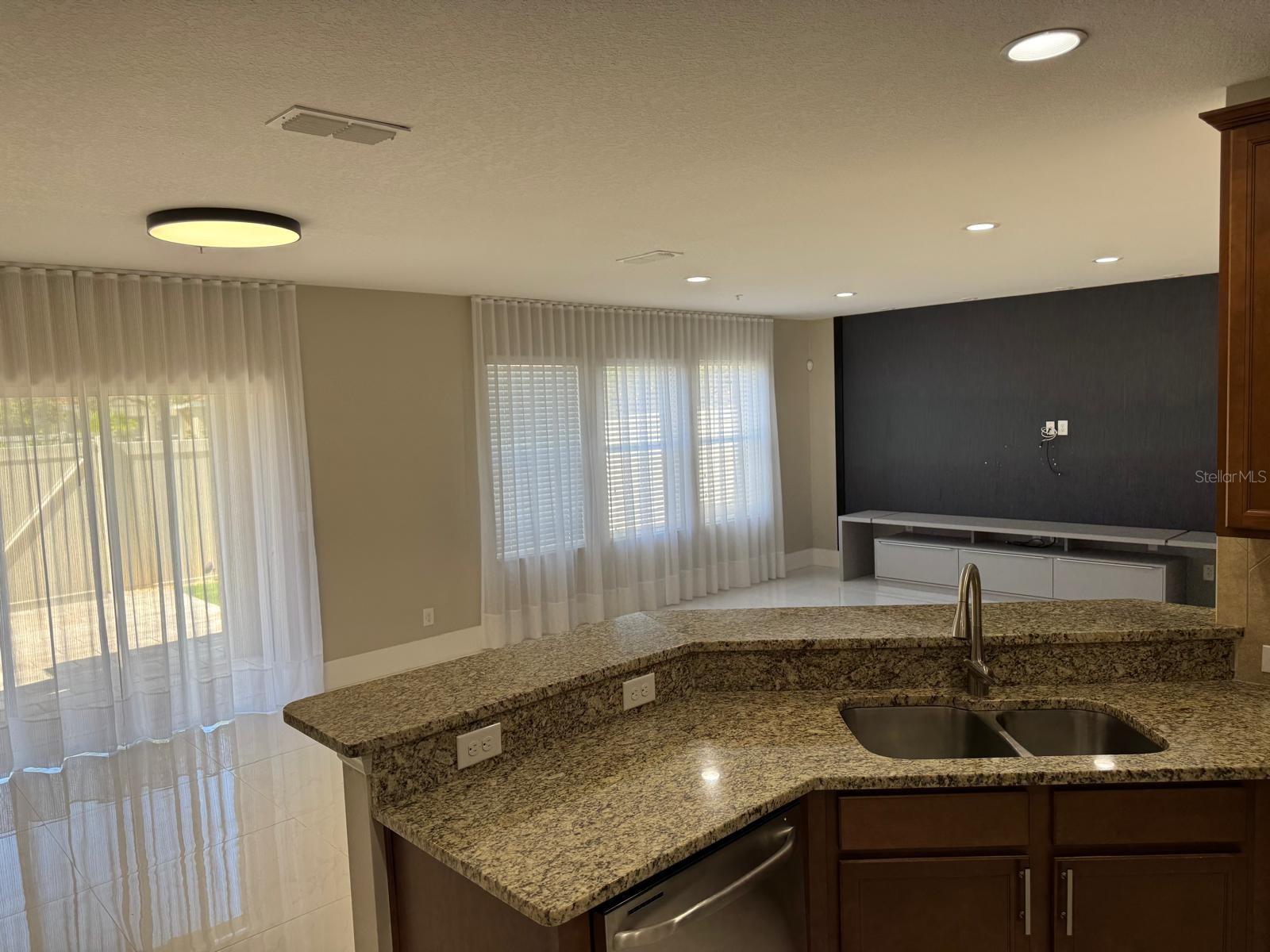 VILLAGES/WESMERE N - Residential Lease