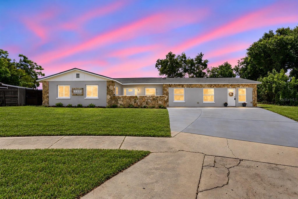 Photo of 3705 28th Avenue W, Bradenton, FL 34205 (MLS # A4702916)