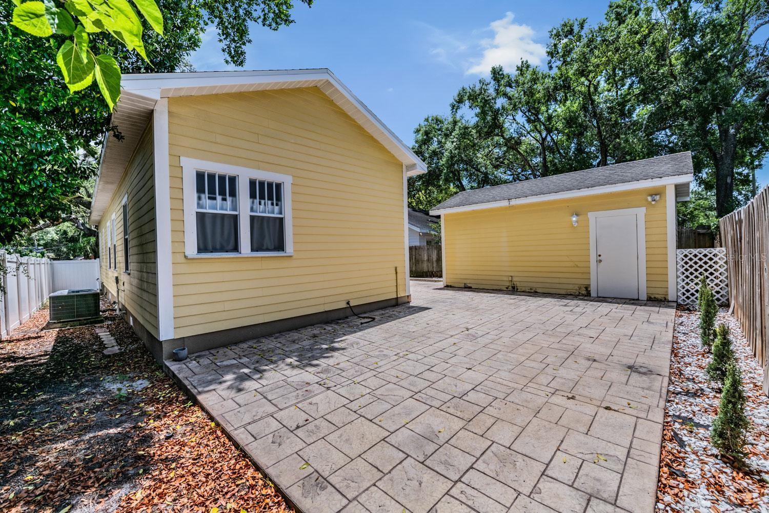 LAKEWOOD MANOR - Residential