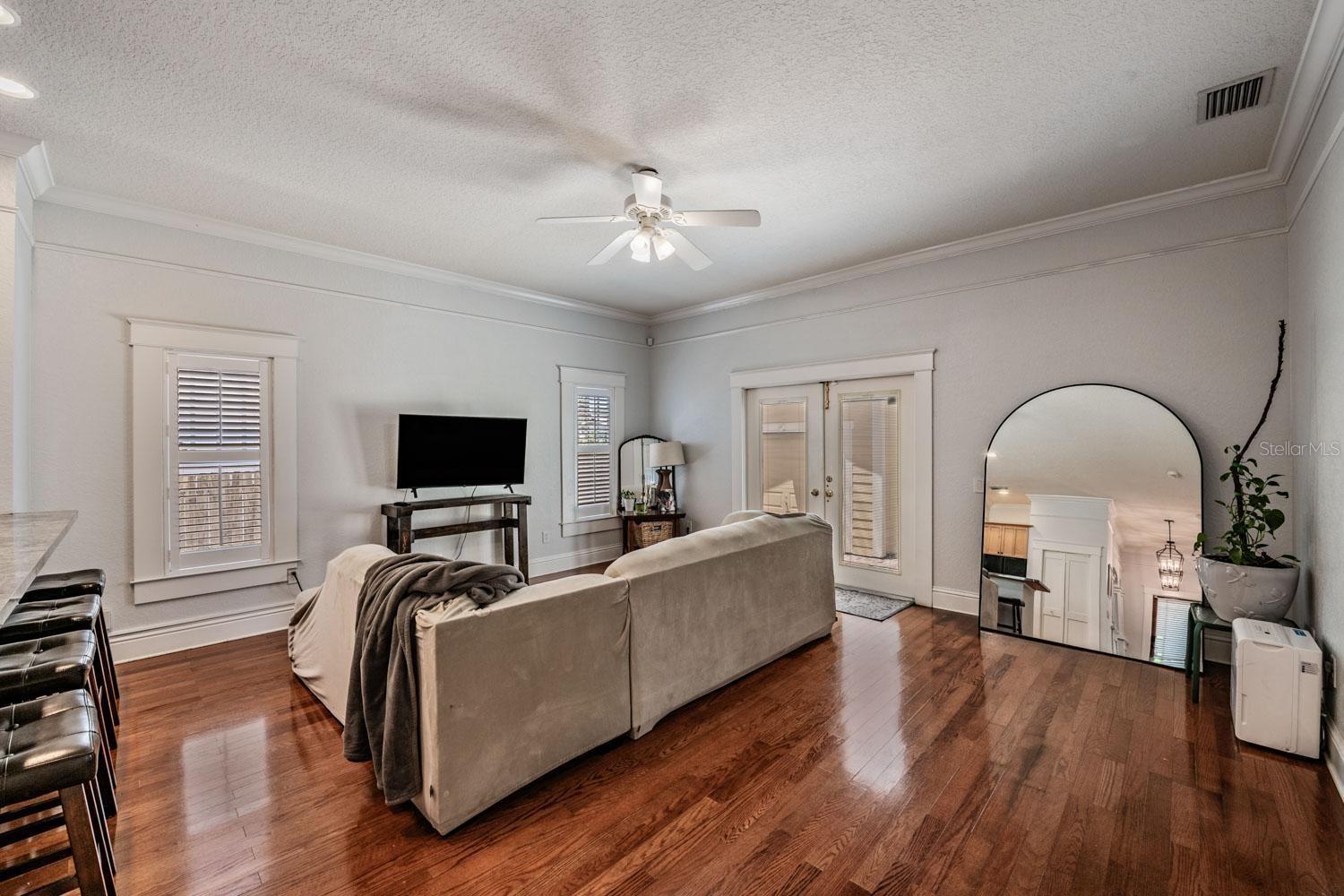LAKEWOOD MANOR - Residential