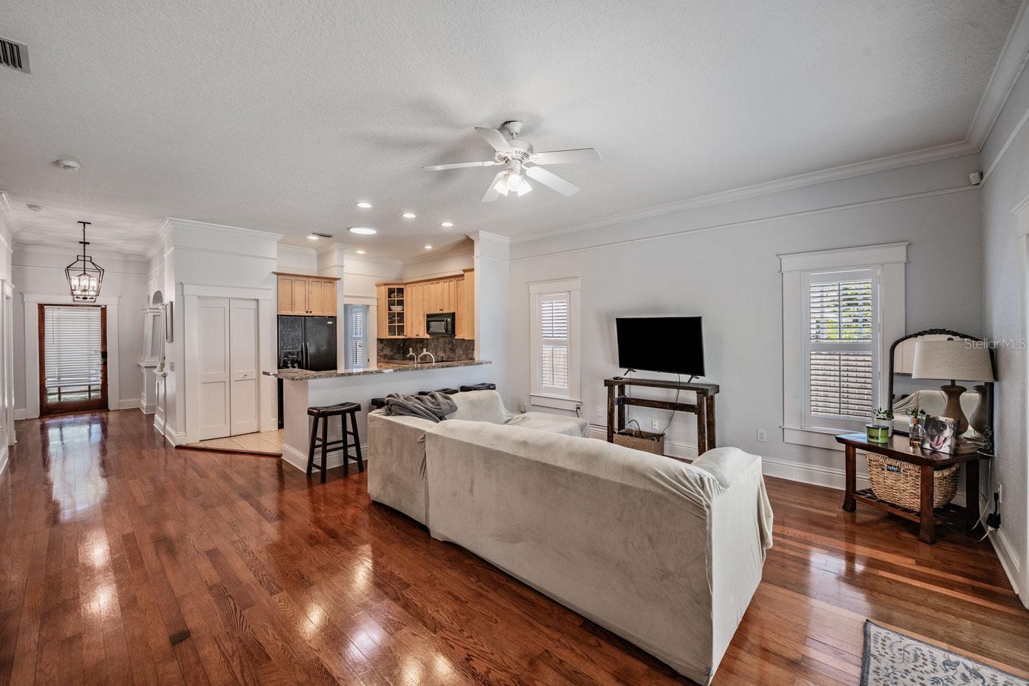 LAKEWOOD MANOR - Residential