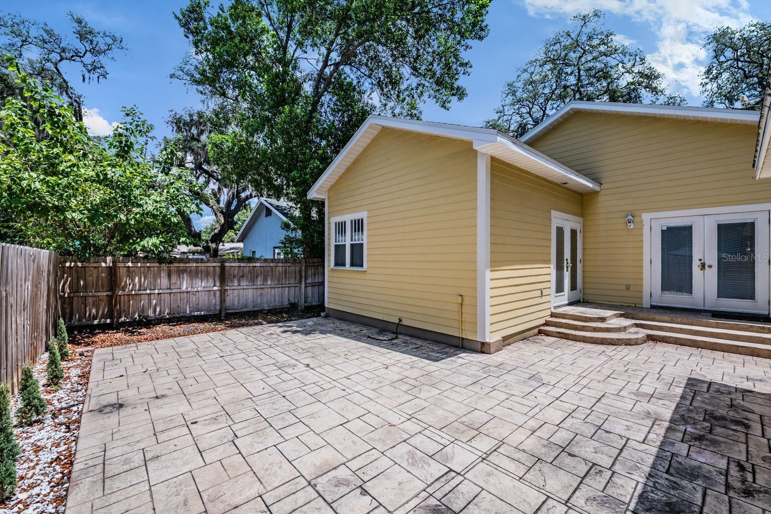 LAKEWOOD MANOR - Residential