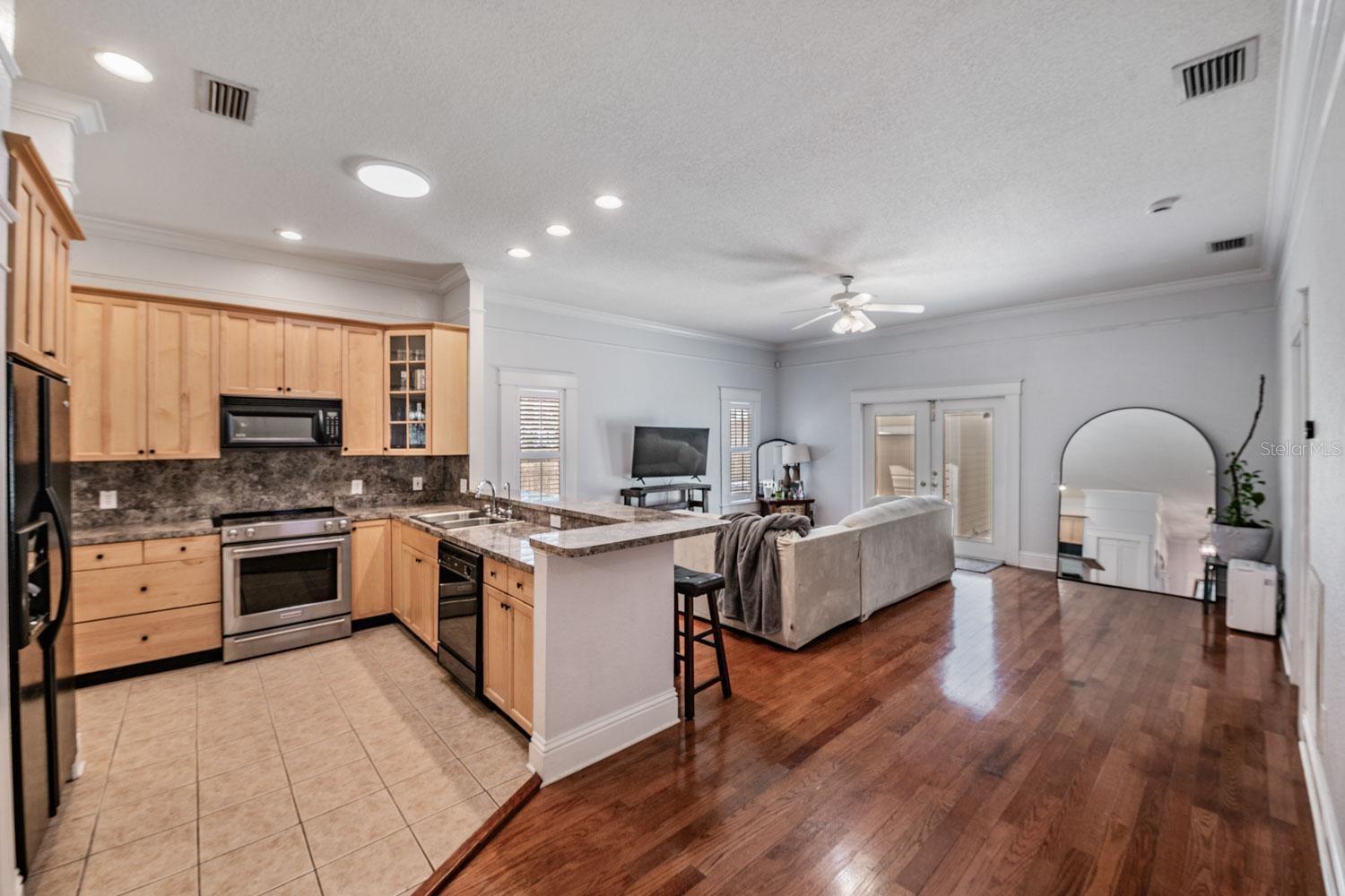 LAKEWOOD MANOR - Residential