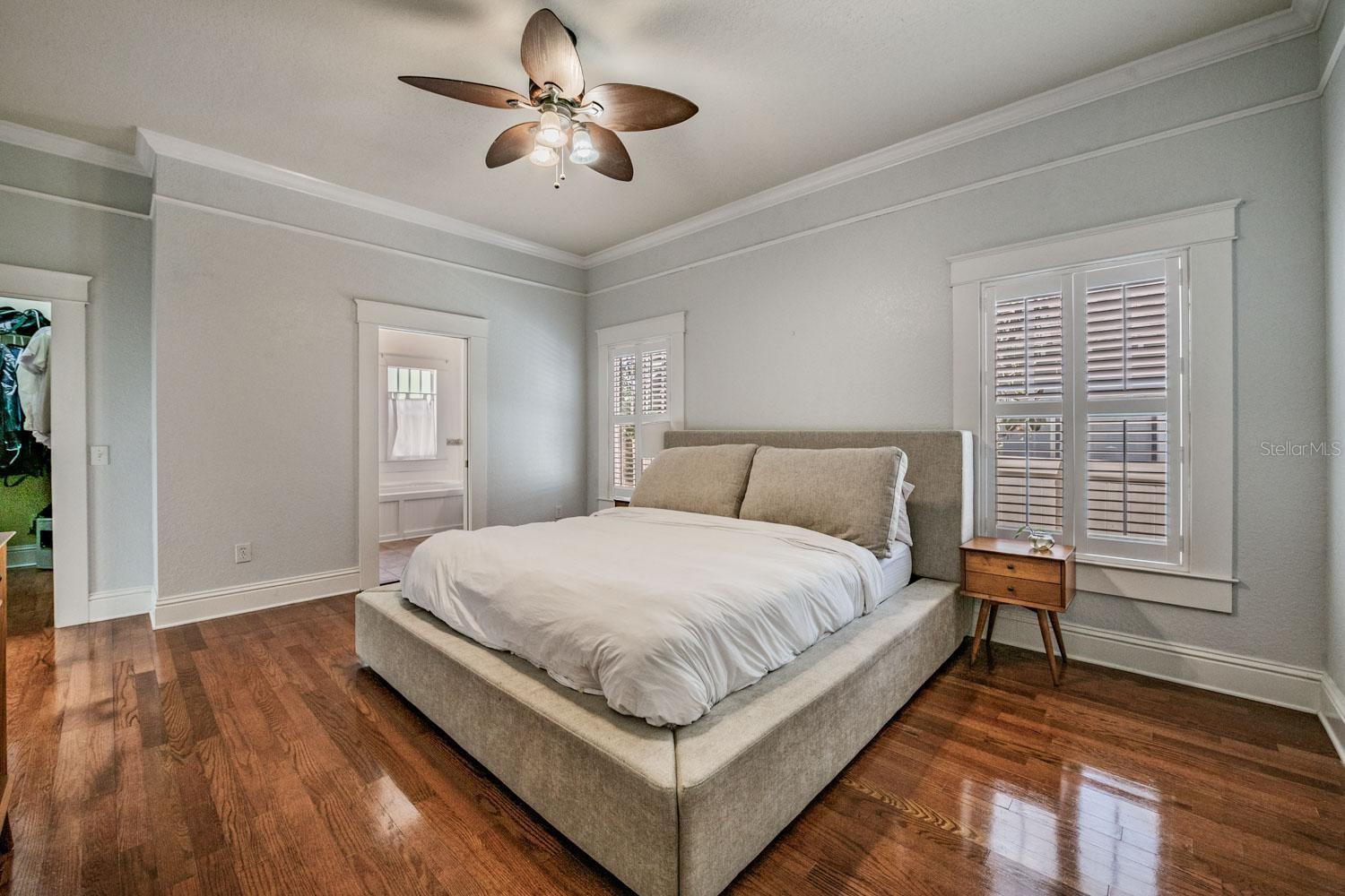 LAKEWOOD MANOR - Residential