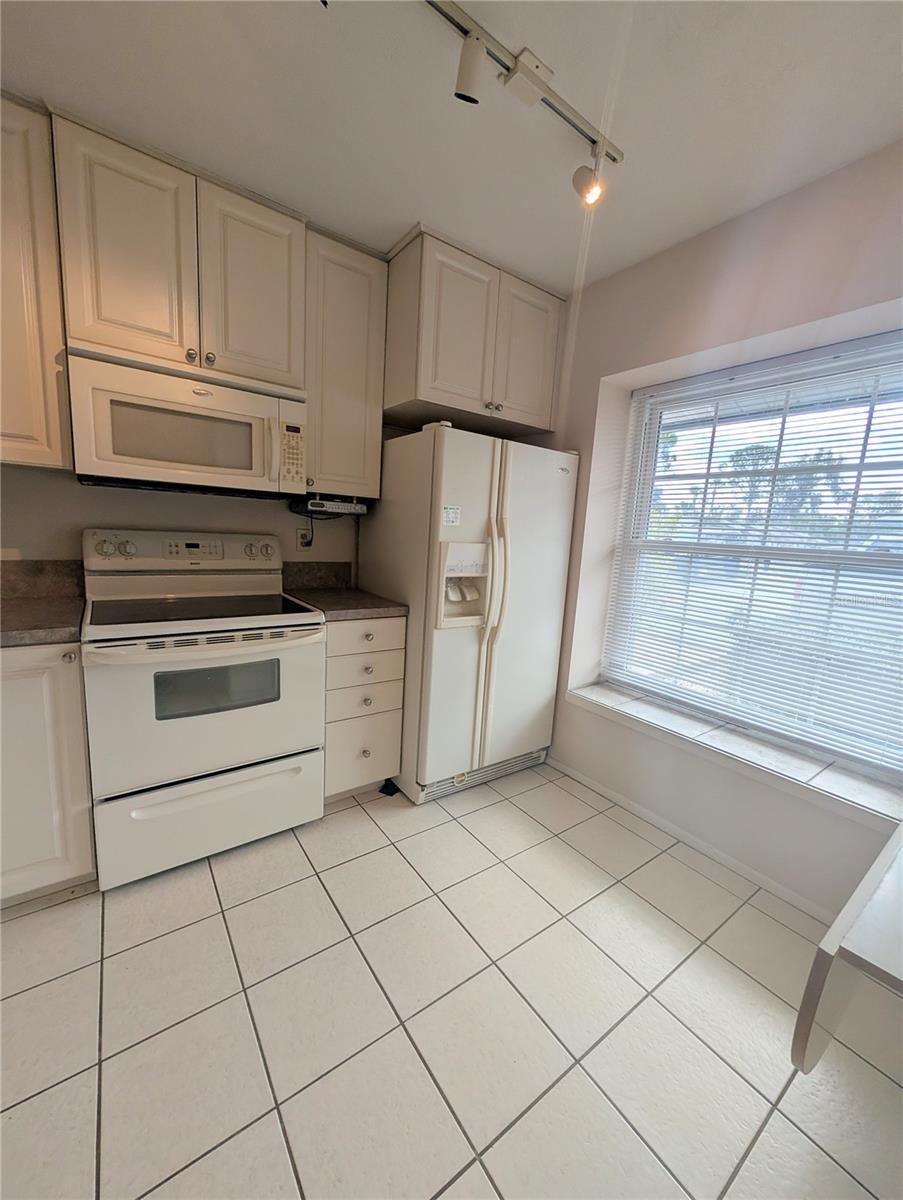 PARKSIDE VILLAS - Residential