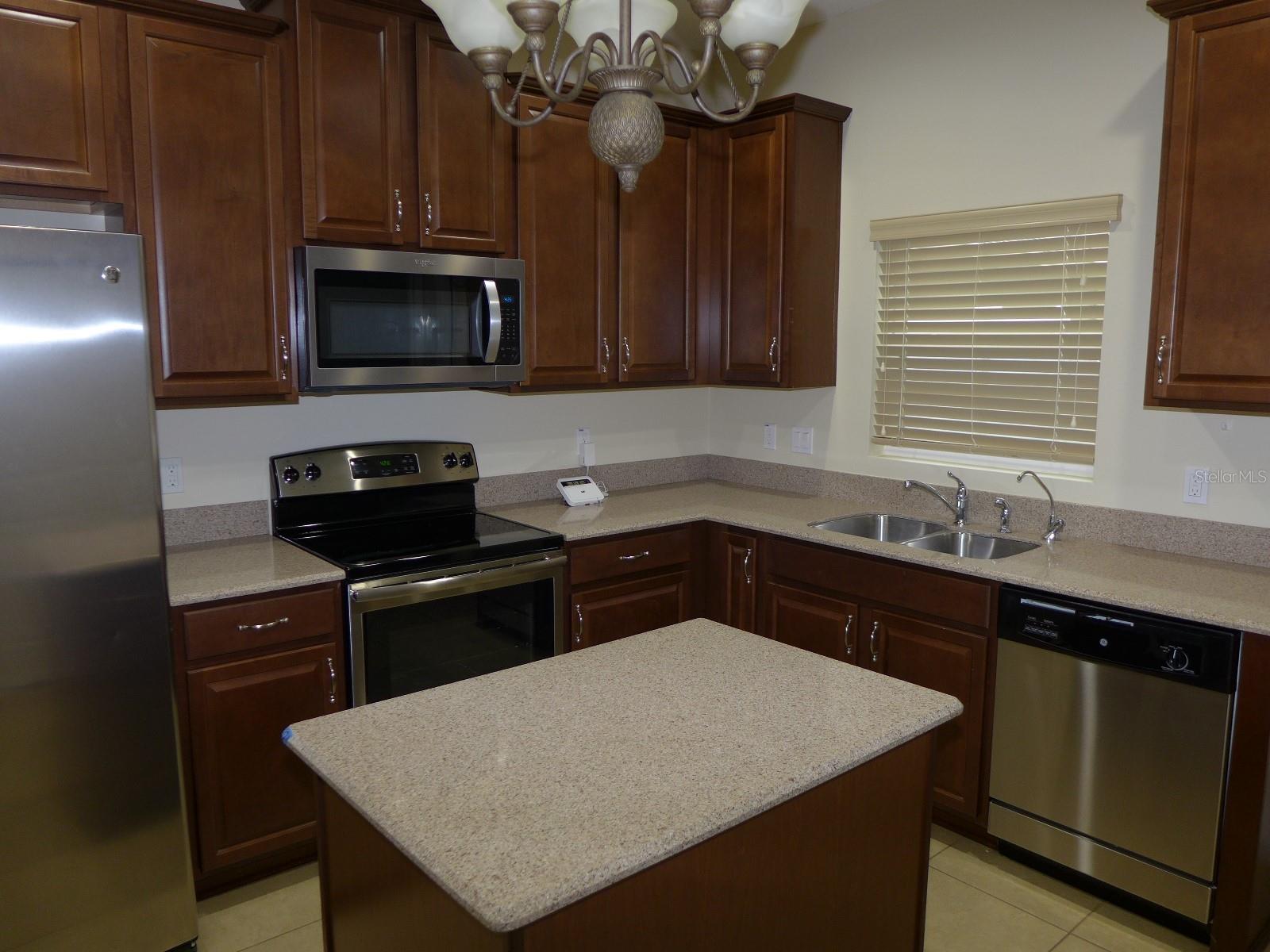 GROVELAND WATERSIDE POINTE PH 01 - Residential Lease