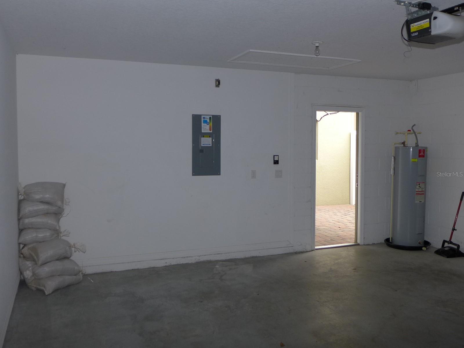 GROVELAND WATERSIDE POINTE PH 01 - Residential Lease