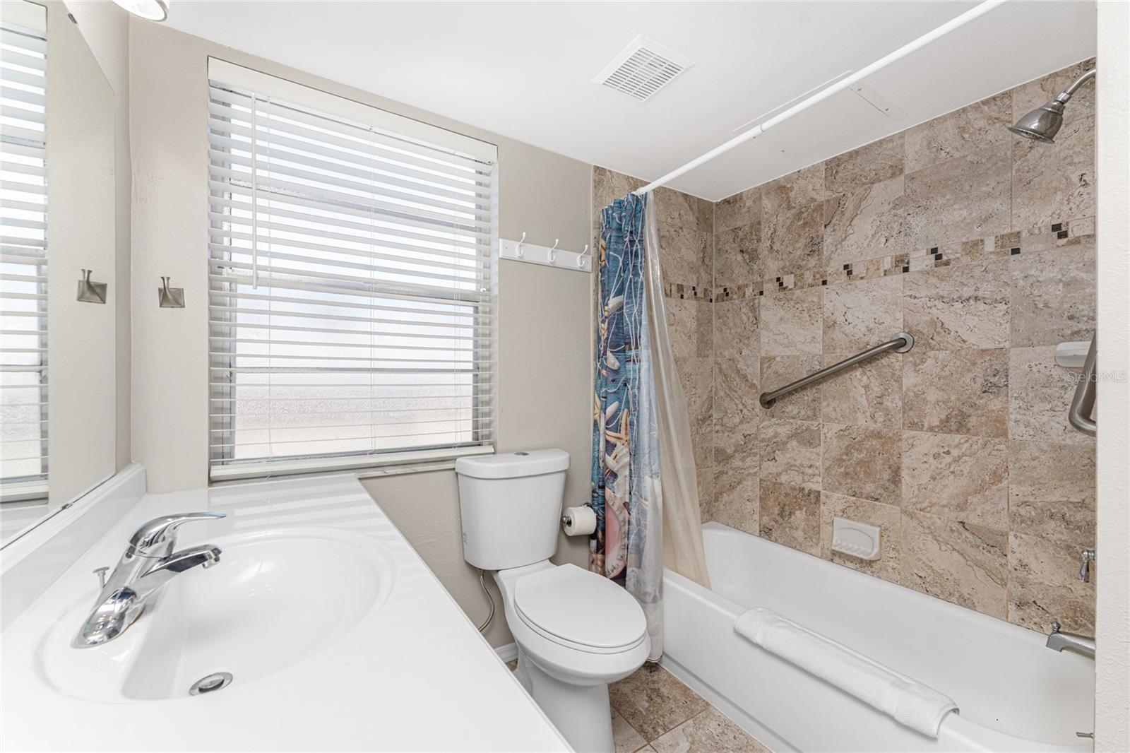 DEVINES TURTLE BAY - Residential Lease
