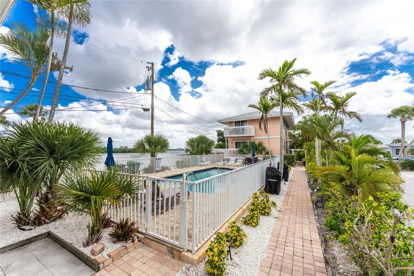 DEVINES TURTLE BAY - Residential Lease