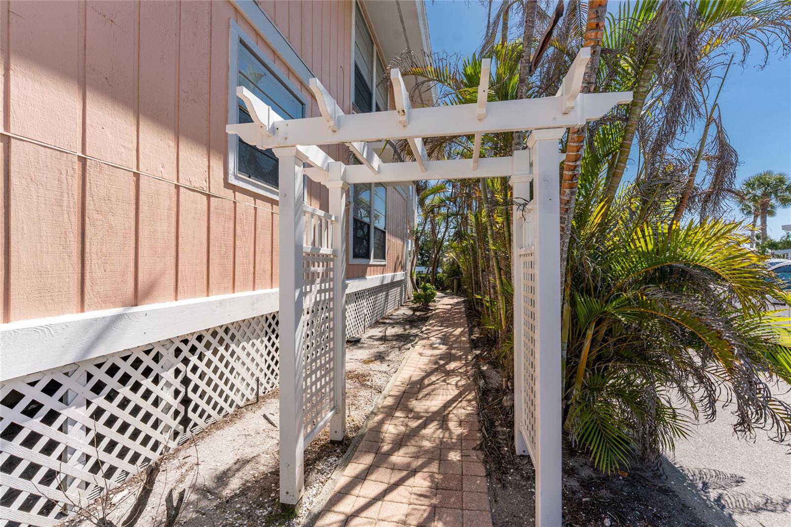 DEVINES TURTLE BAY - Residential Lease