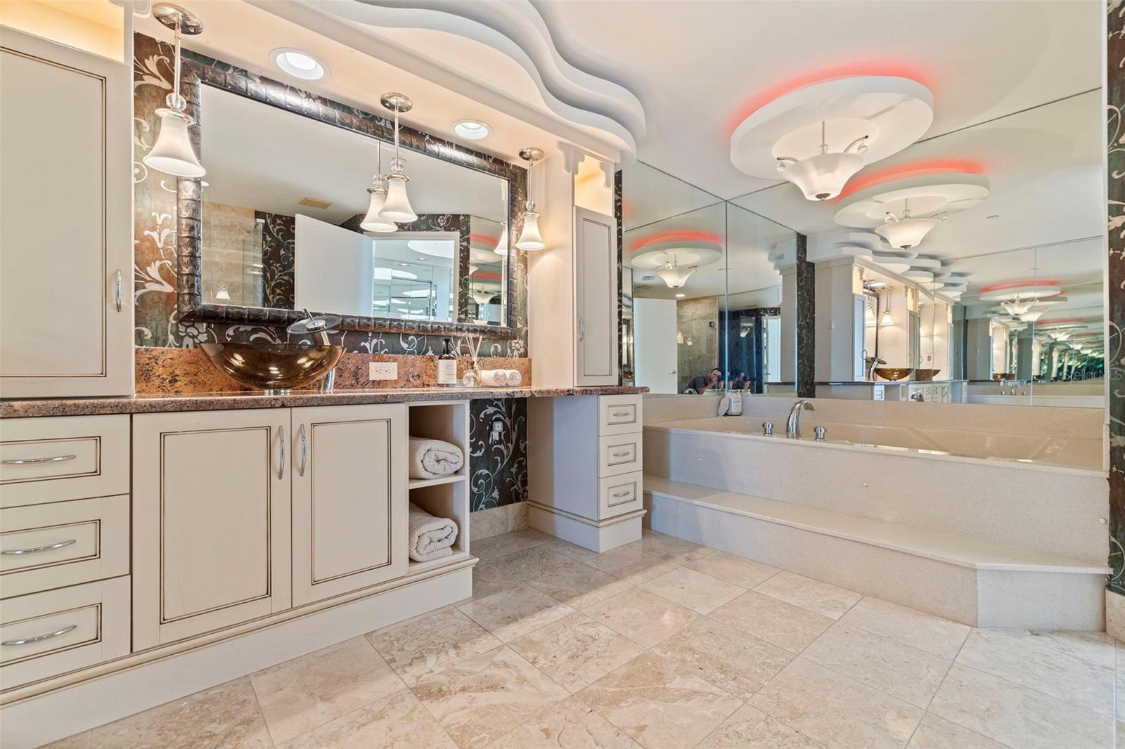 ULTIMAR ONE CONDO - Residential