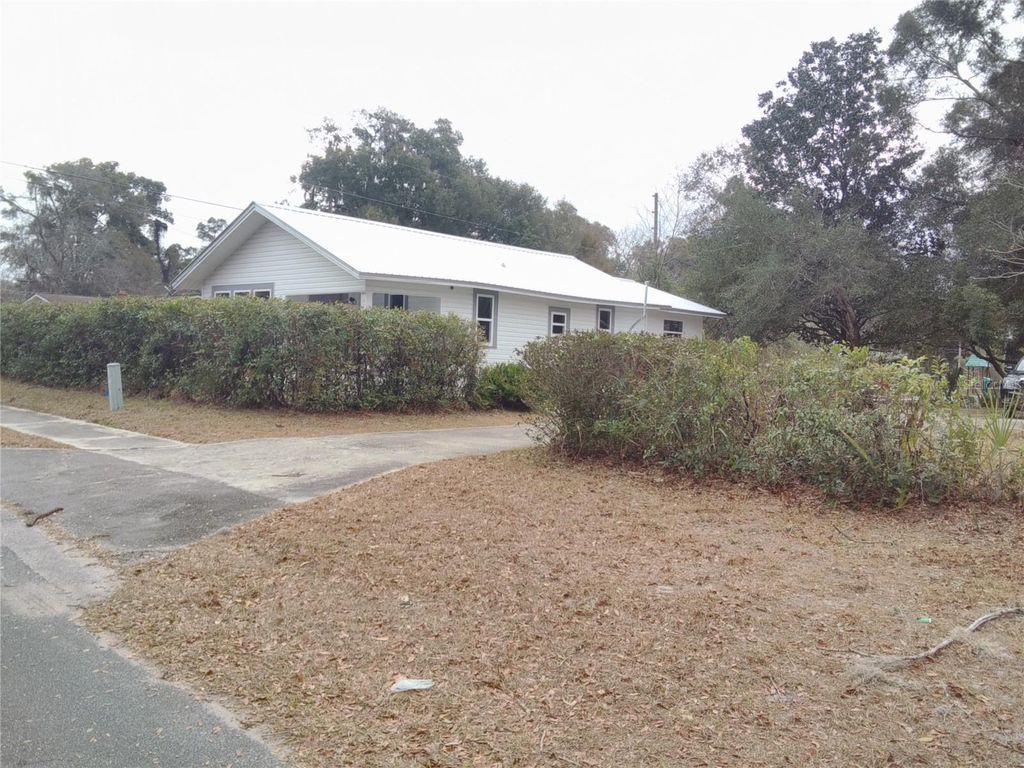 Photo of 624 E Howry Avenue, Deland, FL 32724 (MLS # V4947316)