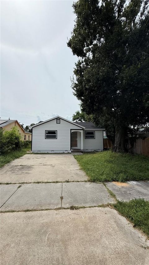Photo of 724 40th Avenue S, St Petersburg, FL 33705 (MLS # TB8429070)