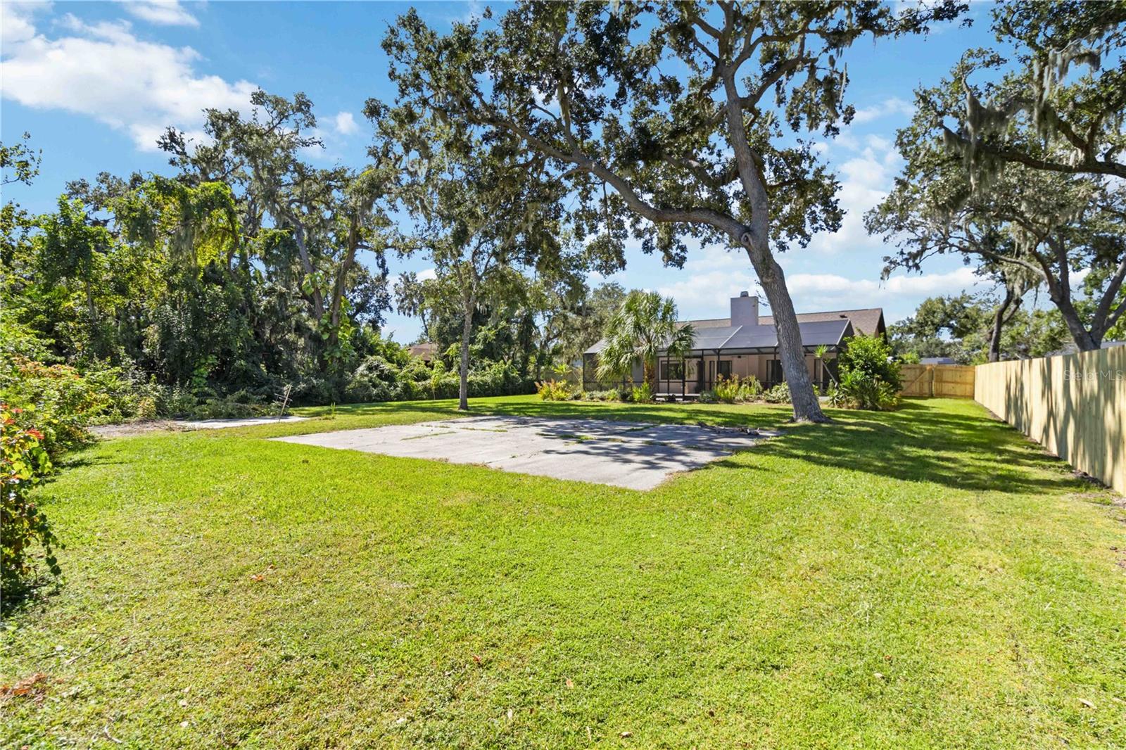 WOODLAWN LAKES FIRST ADD - Residential