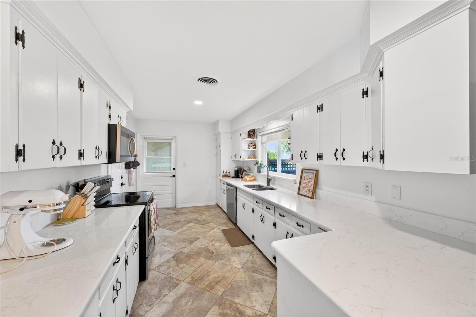 RAINBOW RIDGE - Residential