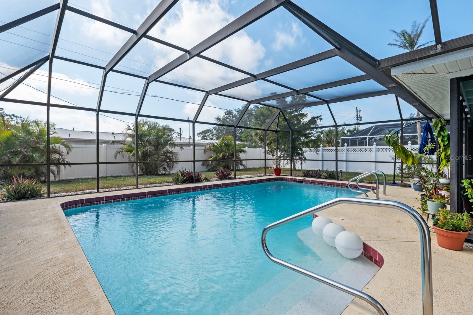 TROPICAL SHORES - Residential