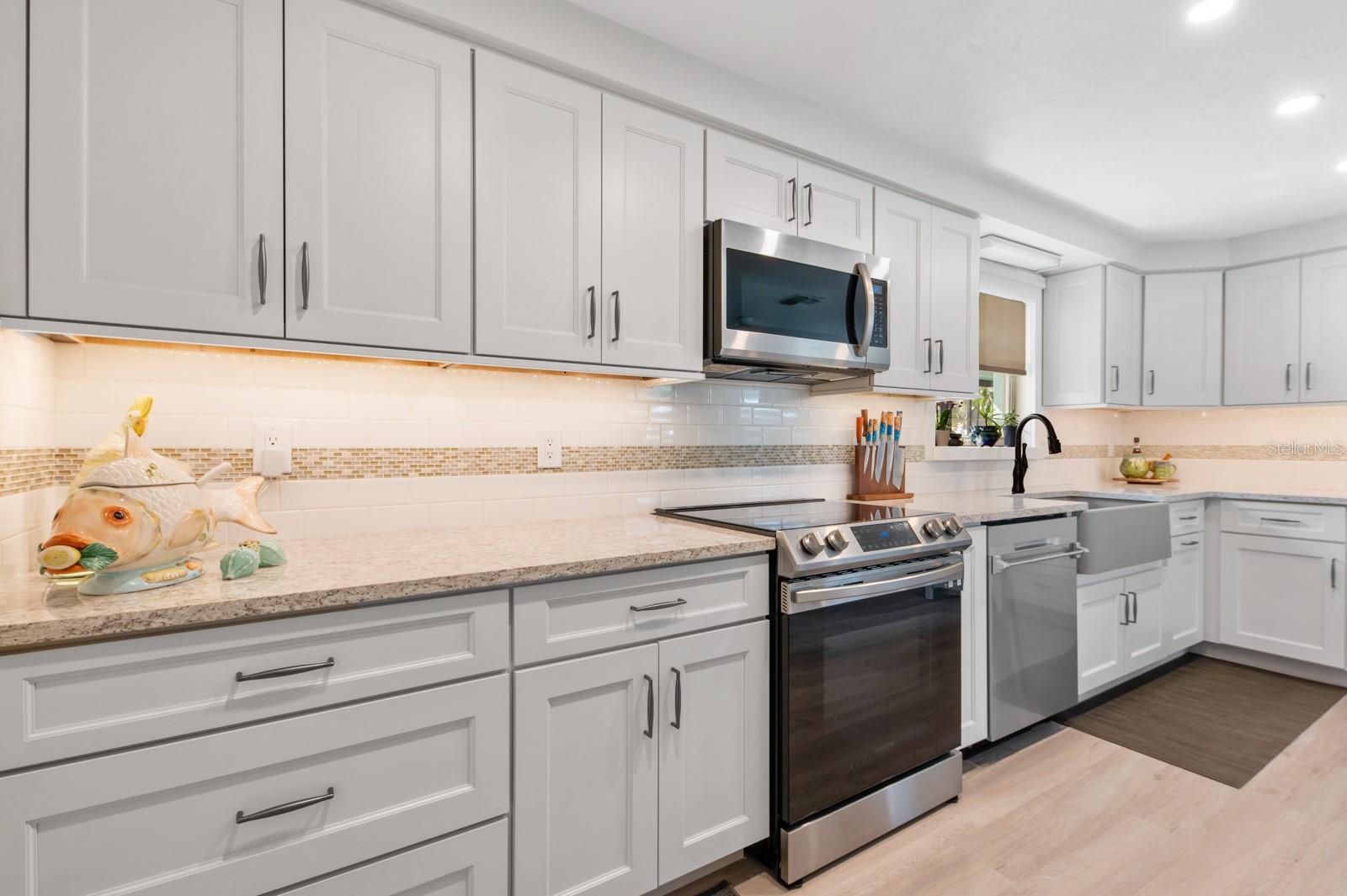 TROPICAL SHORES - Residential