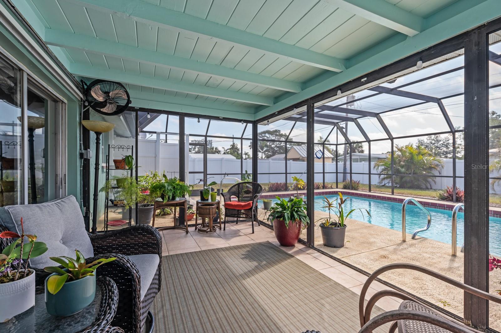 TROPICAL SHORES - Residential