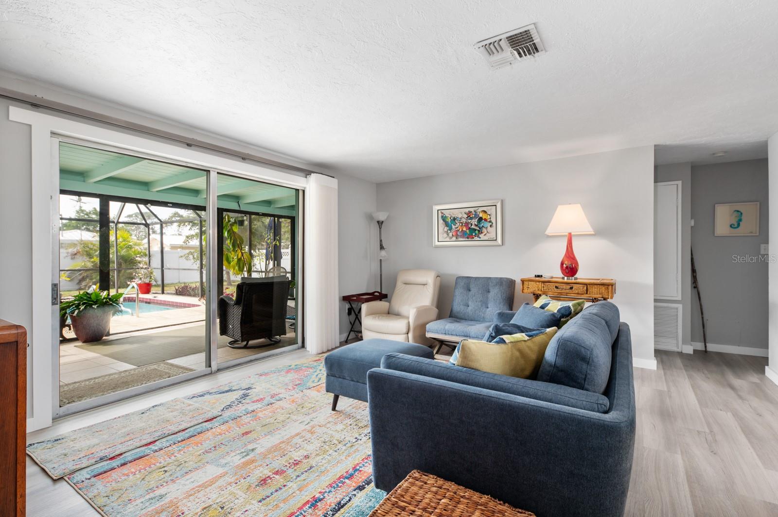 TROPICAL SHORES - Residential