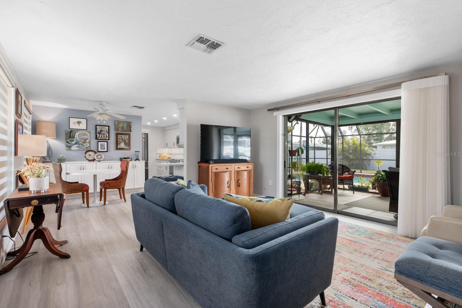 TROPICAL SHORES - Residential