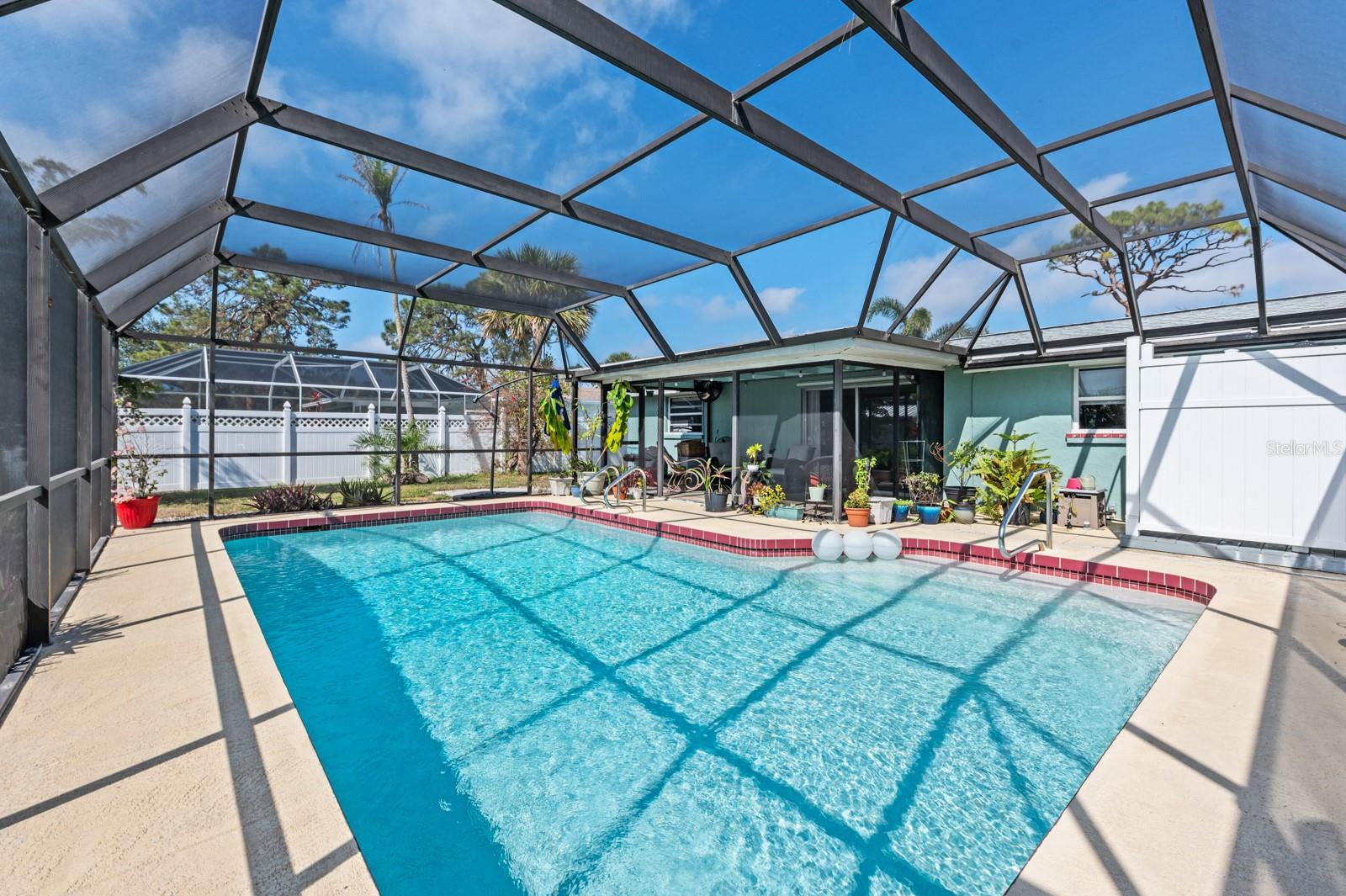 TROPICAL SHORES - Residential