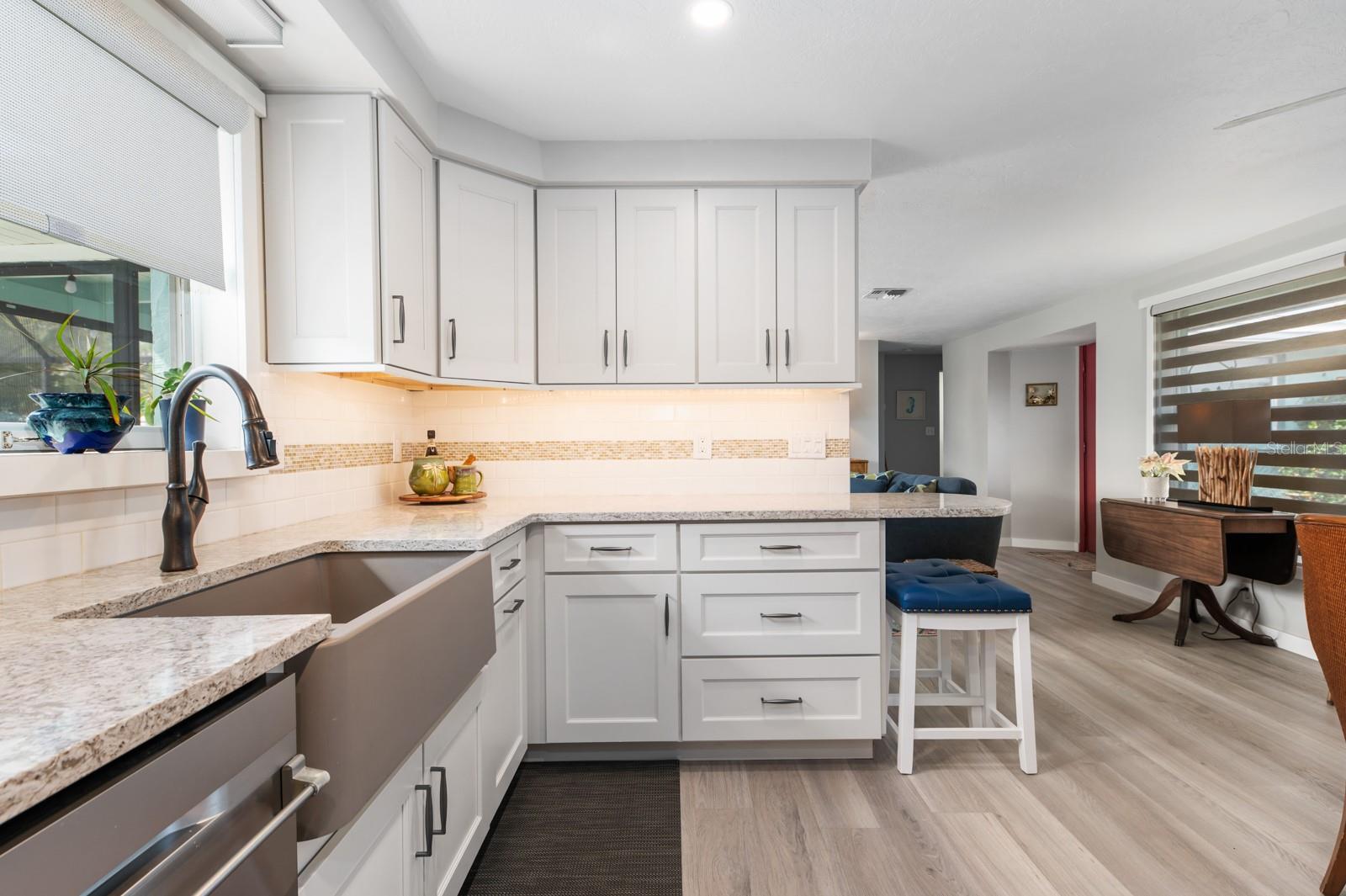 TROPICAL SHORES - Residential