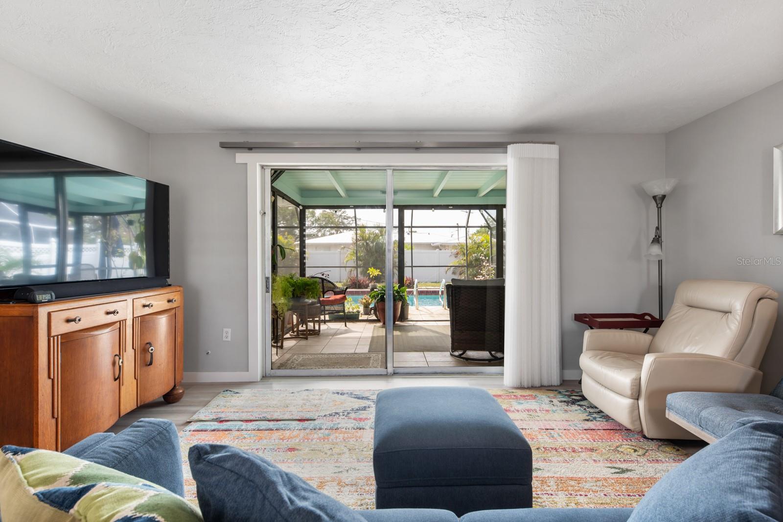 TROPICAL SHORES - Residential