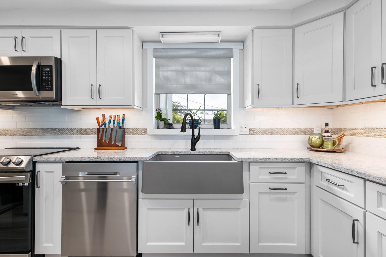 TROPICAL SHORES - Residential