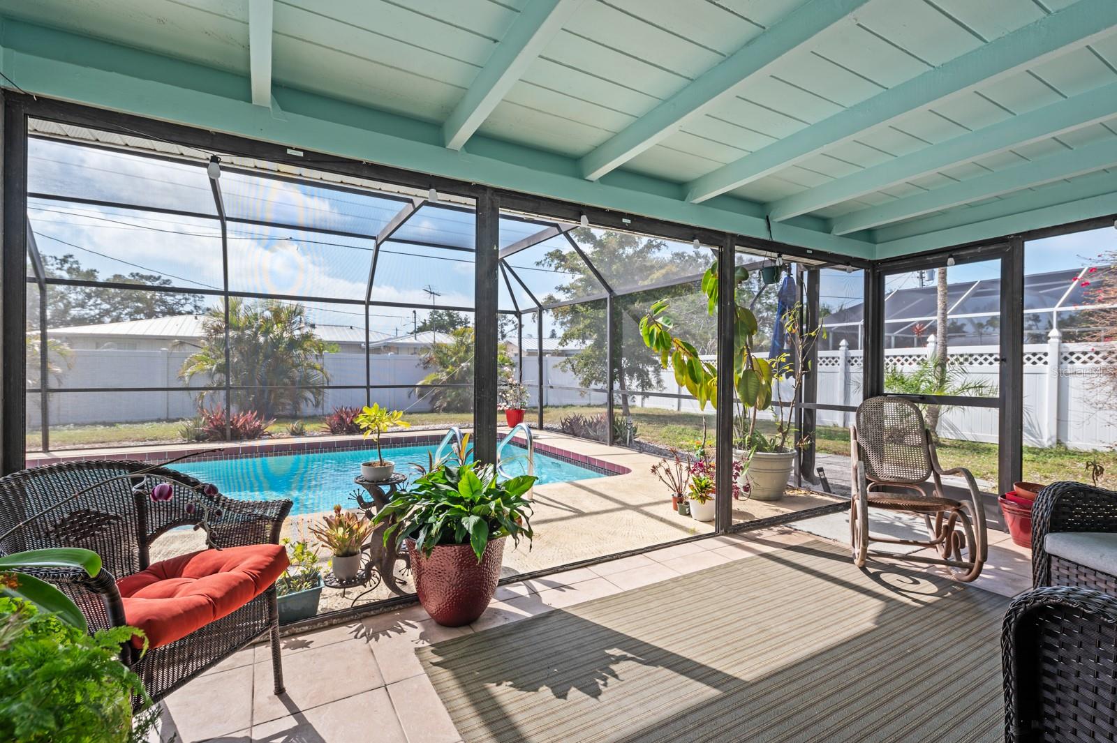 TROPICAL SHORES - Residential