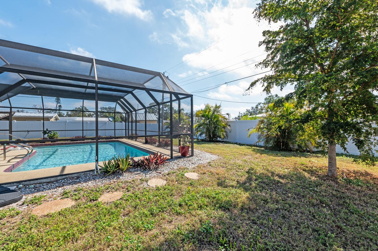 TROPICAL SHORES - Residential