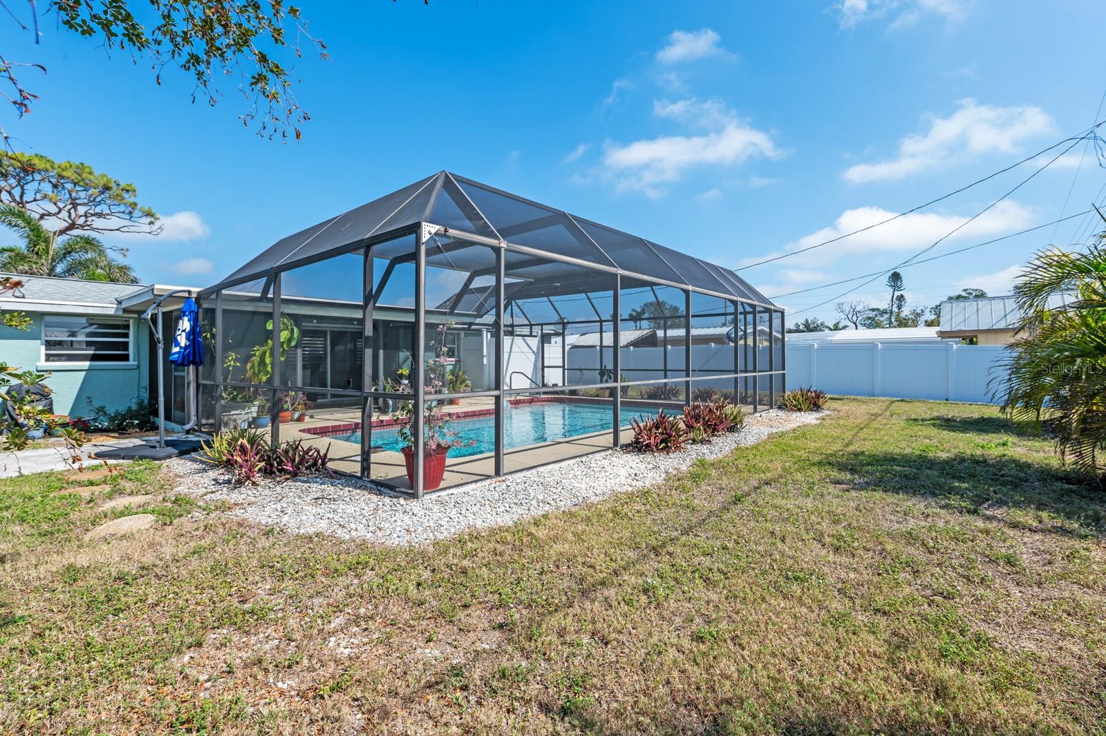 TROPICAL SHORES - Residential