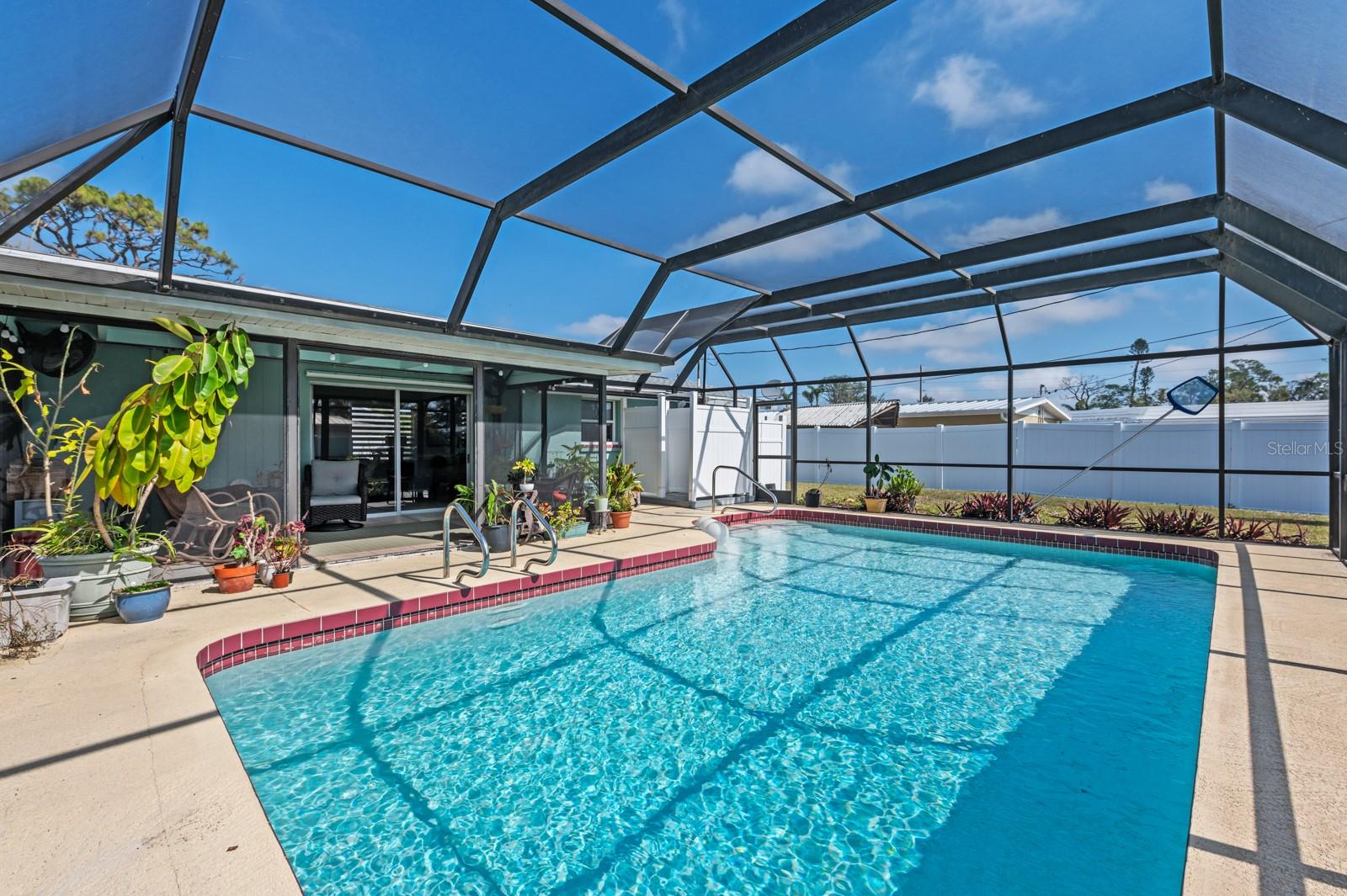 TROPICAL SHORES - Residential