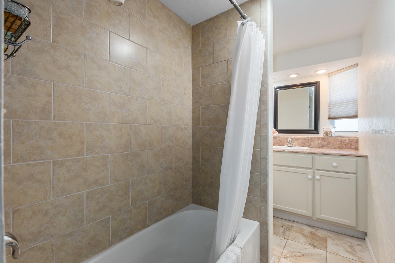 TROPICAL SHORES - Residential